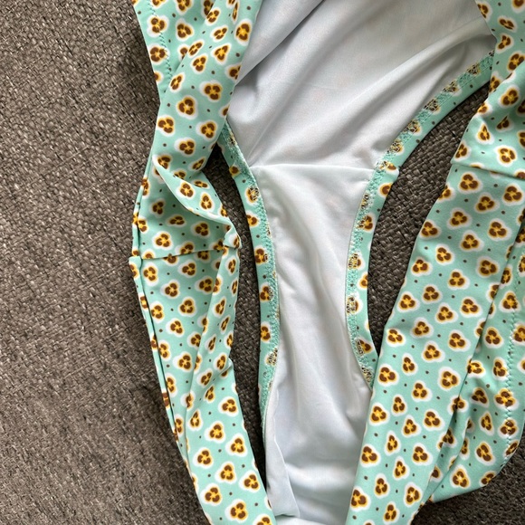 Victorias Secret Women’s Sage Green White Center Brooch Two Piece Bikini Medium - Picture 4 of 6